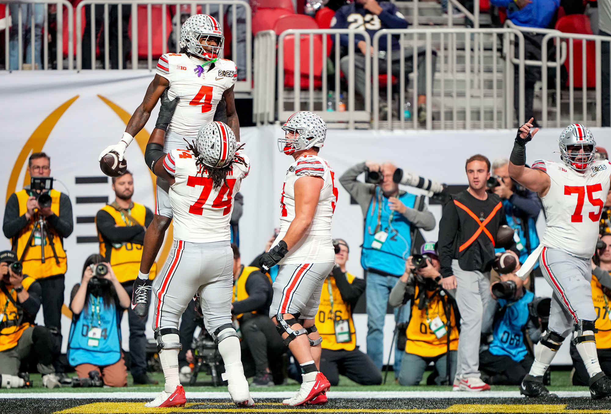 SY225C中型液压挖掘机